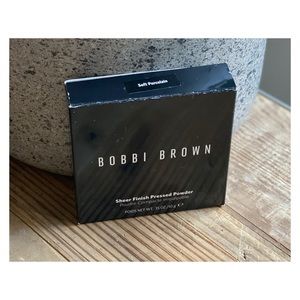 Bobbi Brown • Sheer Finish Pressed Powder • “Soft Porcelain”